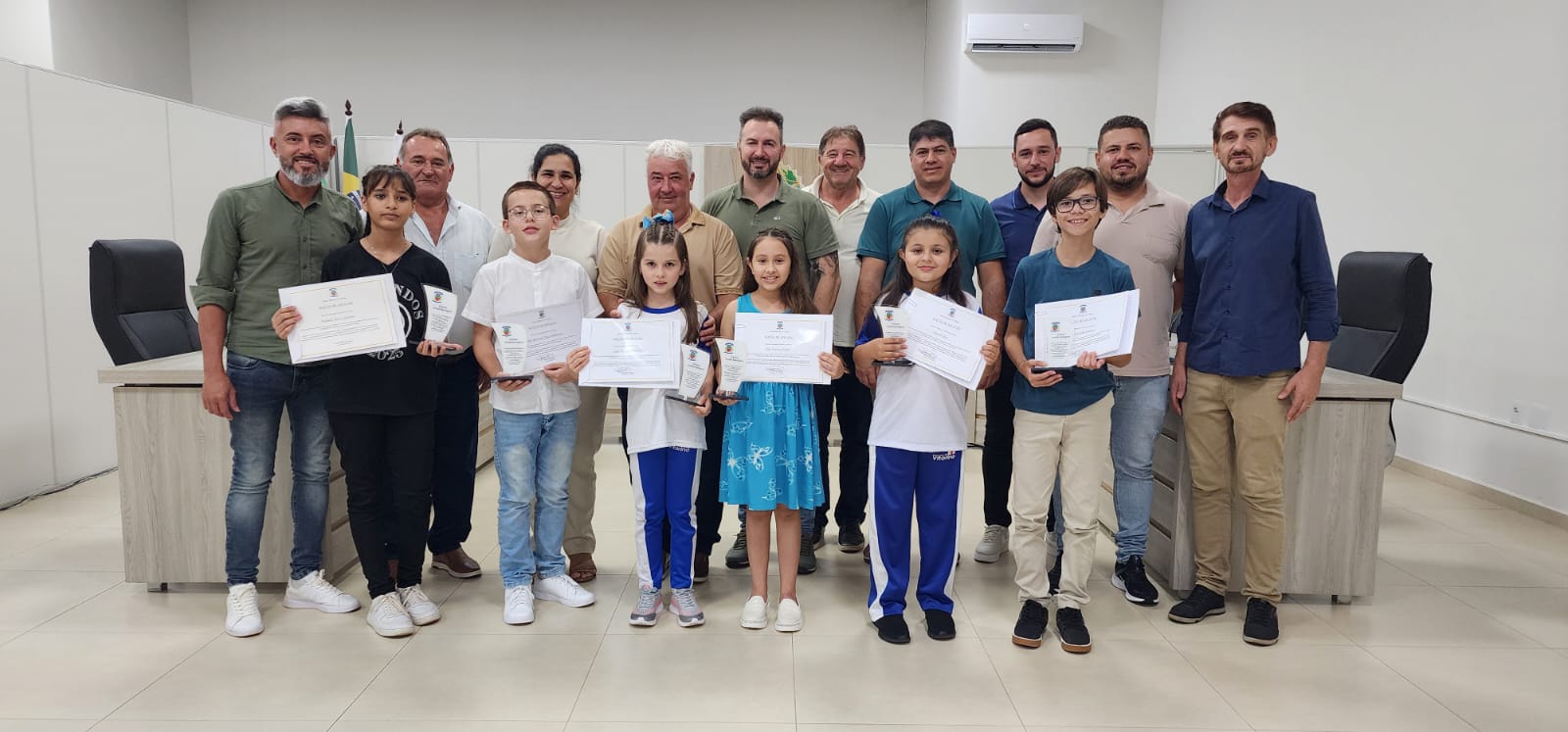 Alunos destaques de 2025 recebem reconhecimento da Câmara de Vitorino